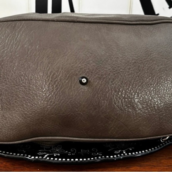 Tory Burch Large Amanda Leather Bag - Picture 6 of 13